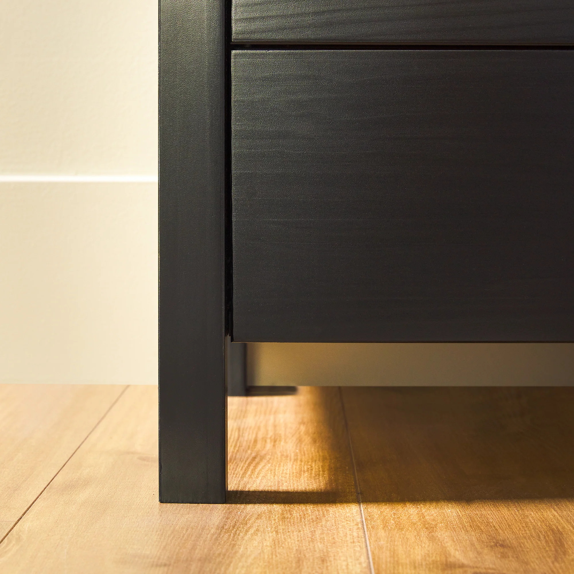 Isla Modern Easy Assembly Solid Wood 6-Drawer Dresser with Glass Top - Image 9