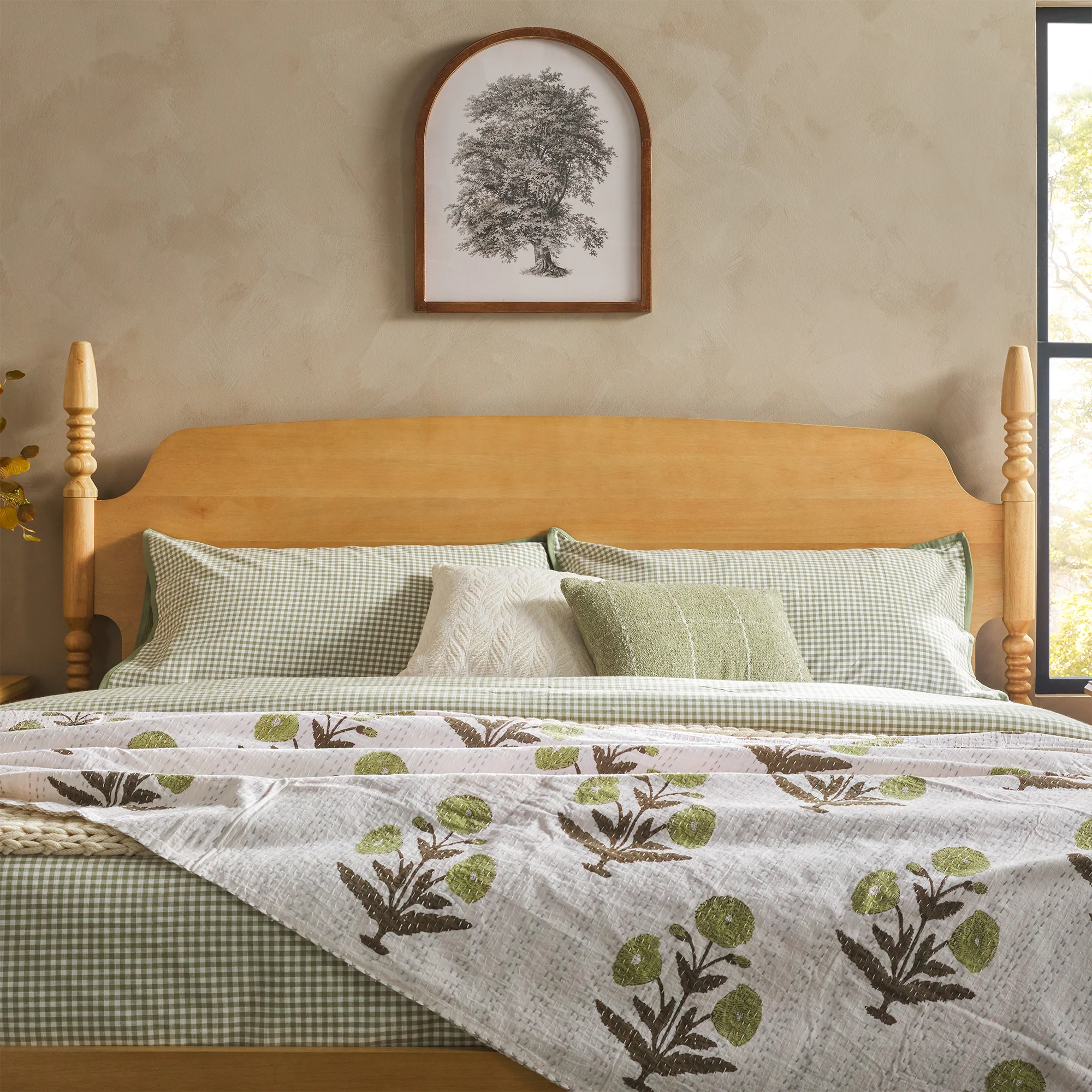 Traditional Vivienne Easy Assembly Solid Wood Bed - Image 11