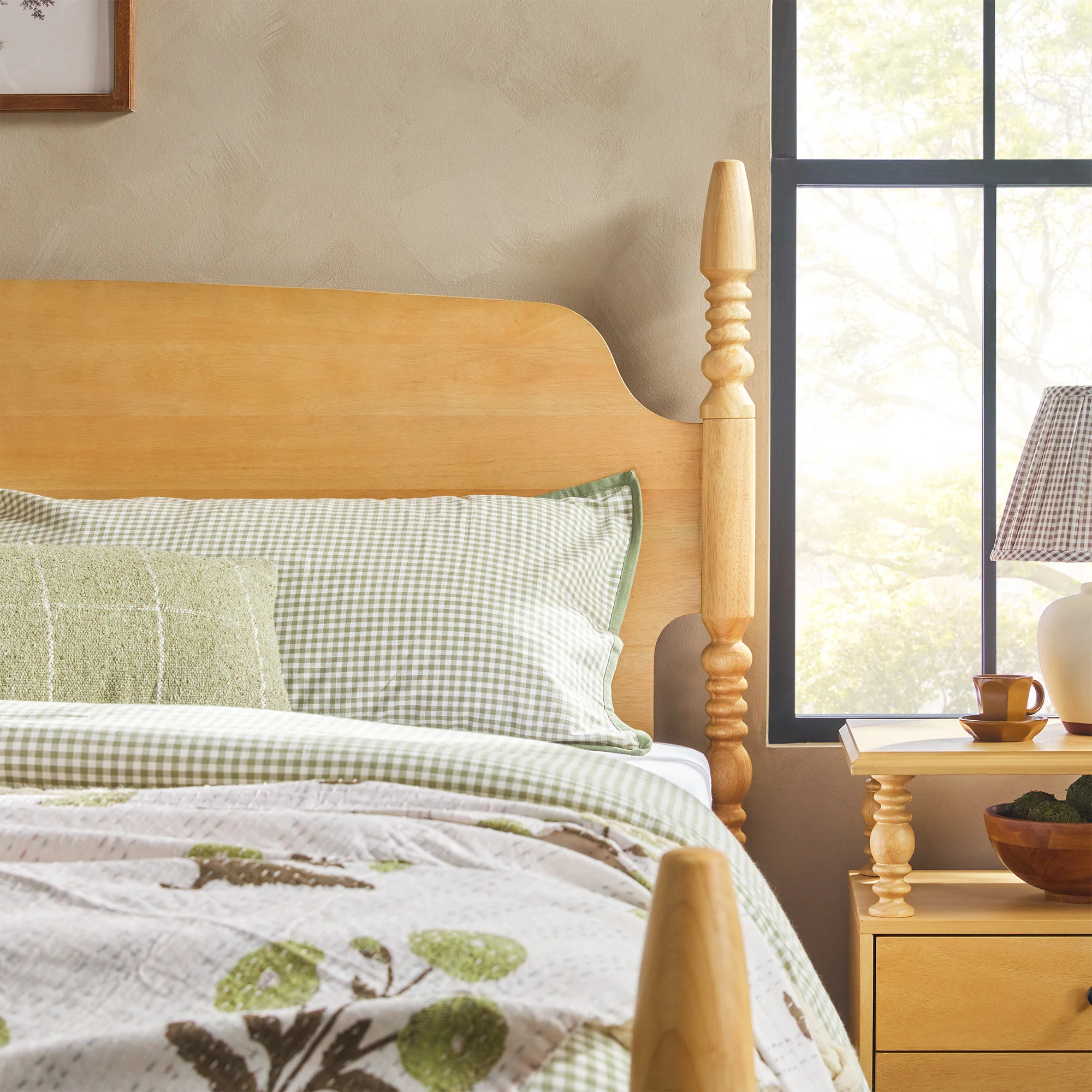 Traditional Vivienne Easy Assembly Solid Wood Bed - Image 12