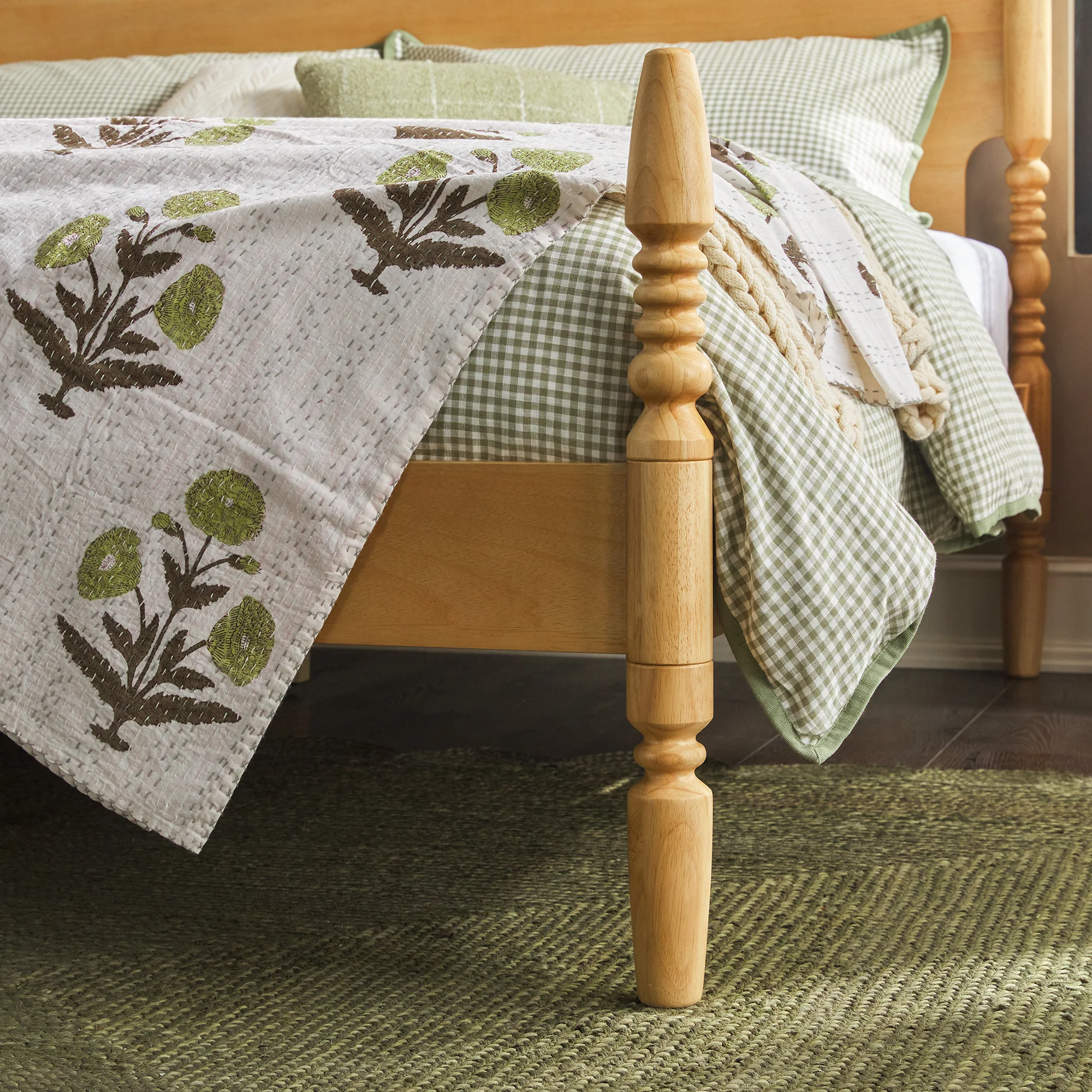 Traditional Vivienne Easy Assembly Solid Wood Bed - Image 13